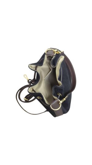 0d957fd3-adb2-408a-a589-f6a50d457fb8