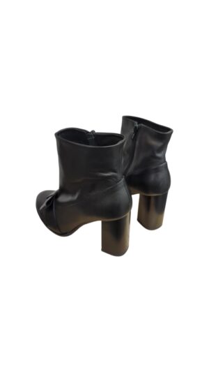 5bde23b9-82fb-4476-b395-09b65852d263